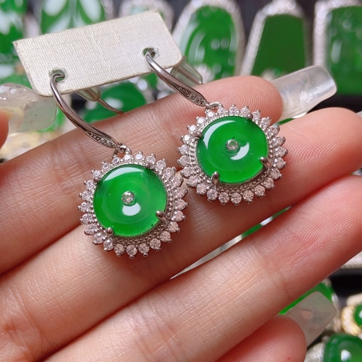 翡翠颈饰未镶嵌