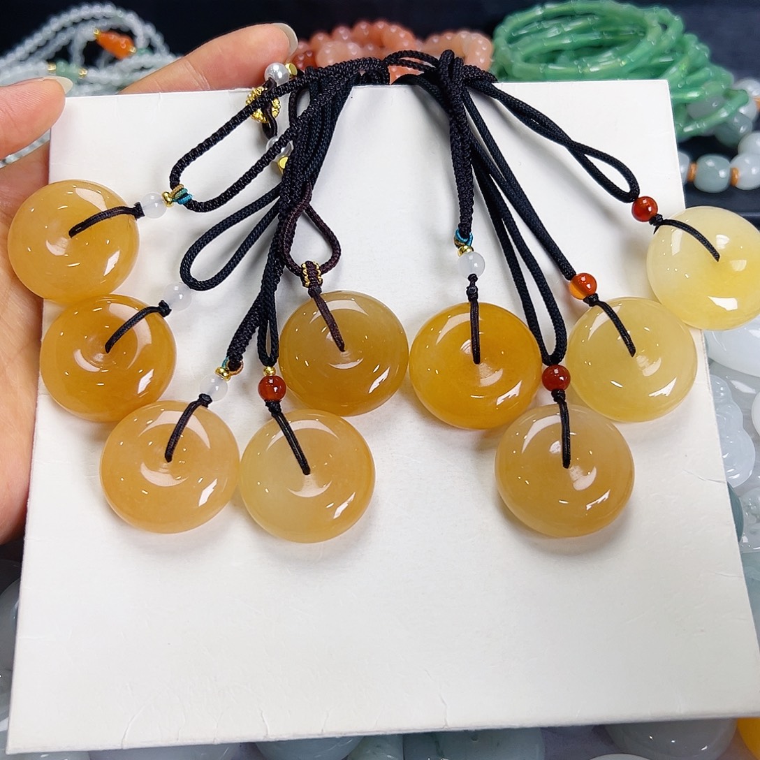 石英质玉未镶嵌颈饰多样性发其一