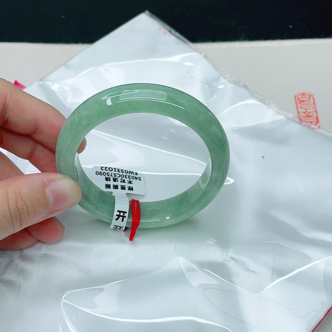 翡翠手镯未镶嵌正54