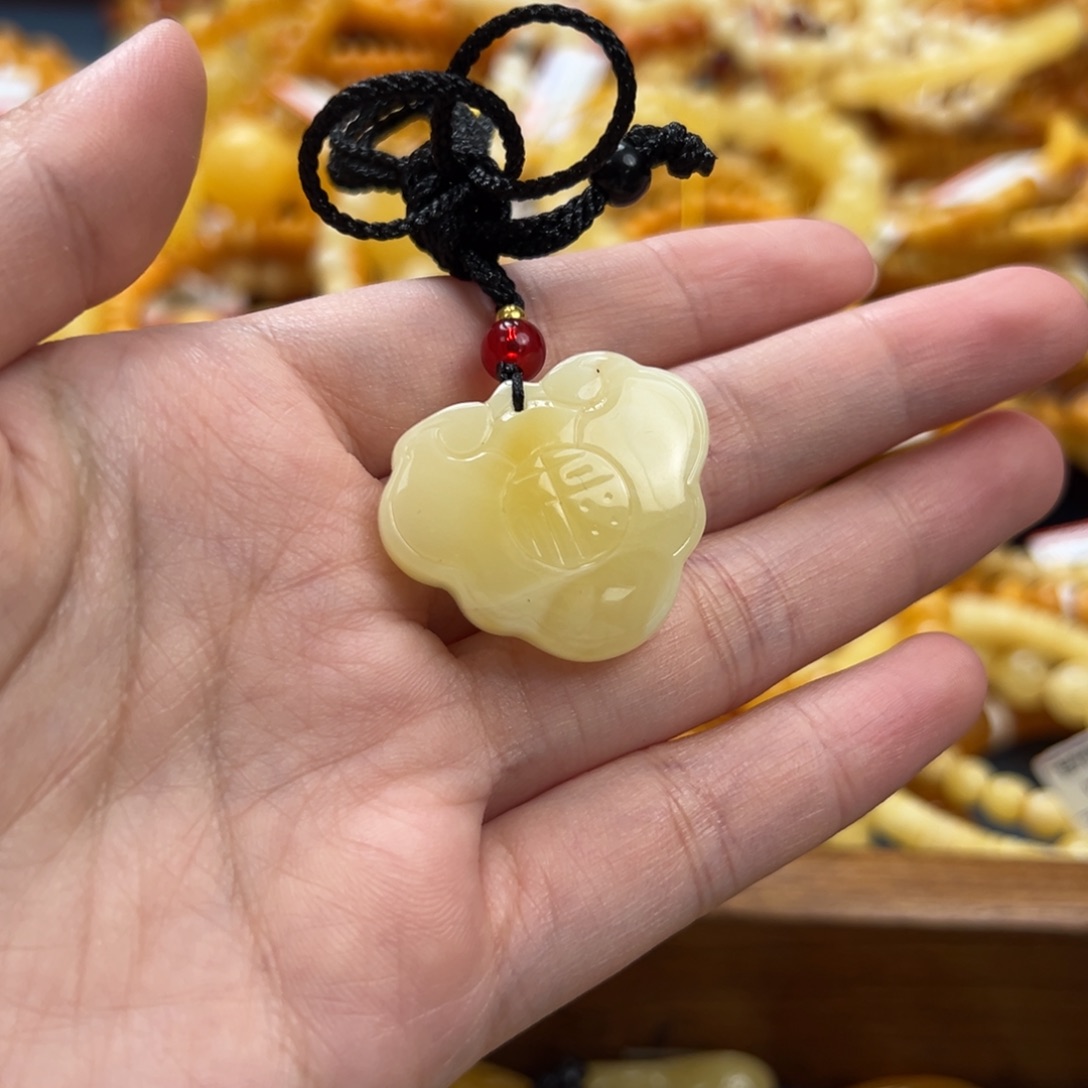 未镶嵌琥珀珠宝奇石