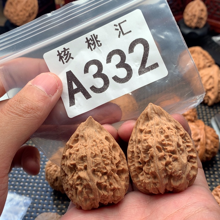 文玩核桃吊坠清泉山鸡心