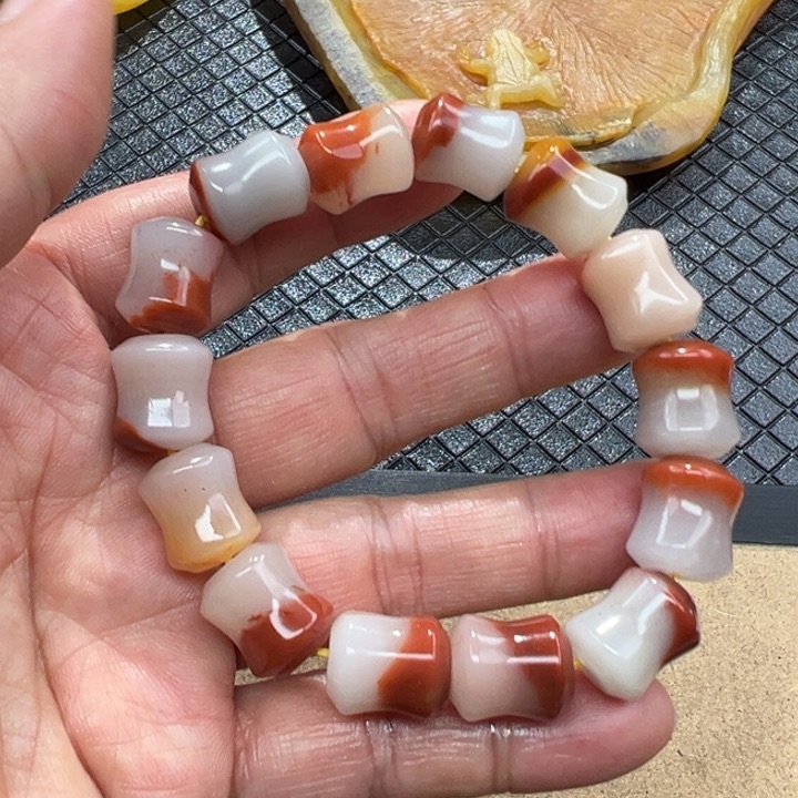 石英质玉（黄龙玉）颈饰未镶嵌