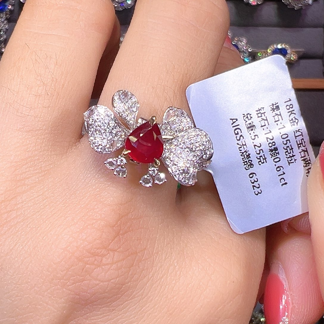 红宝石戒指18K金镶嵌