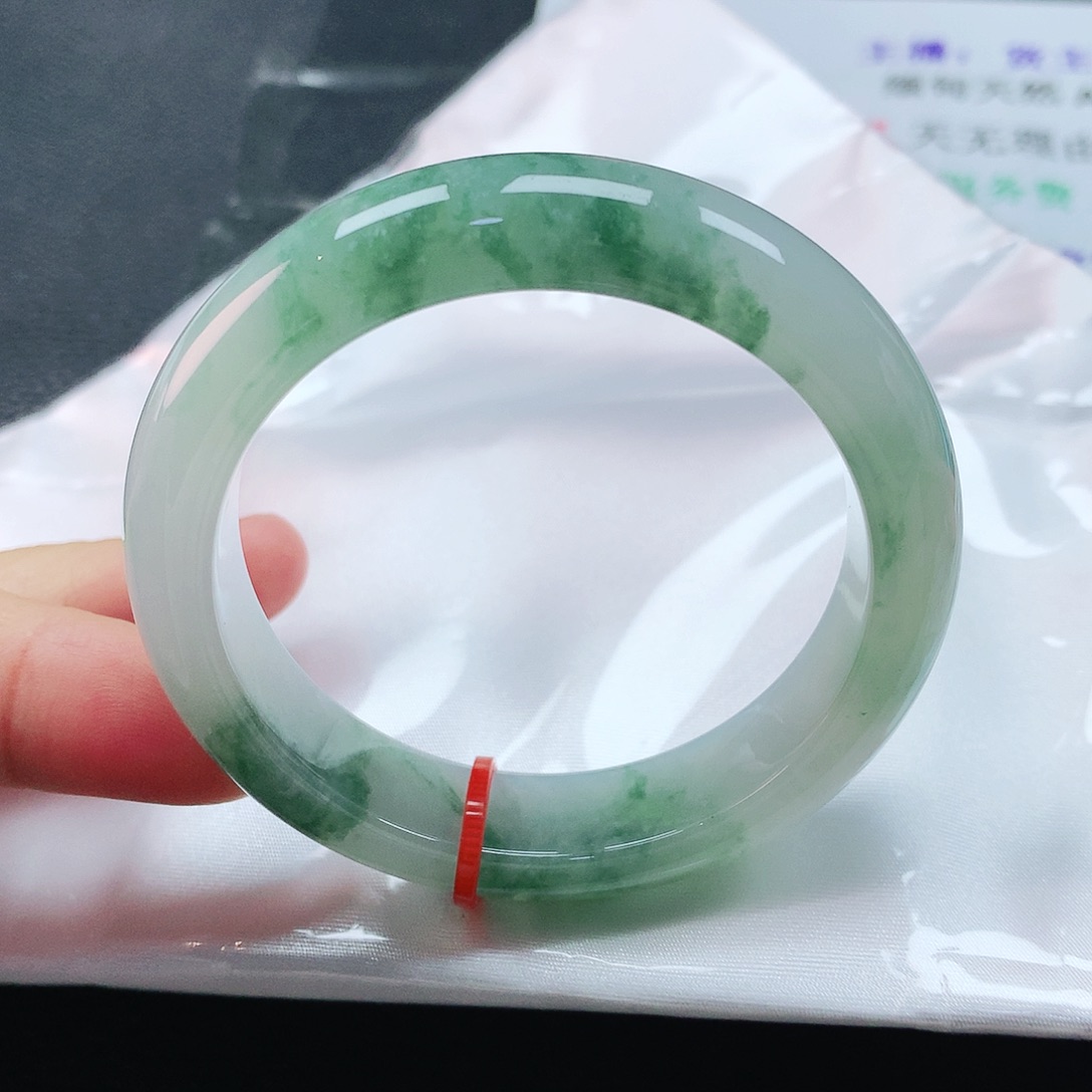 翡翠手镯未镶嵌52圈