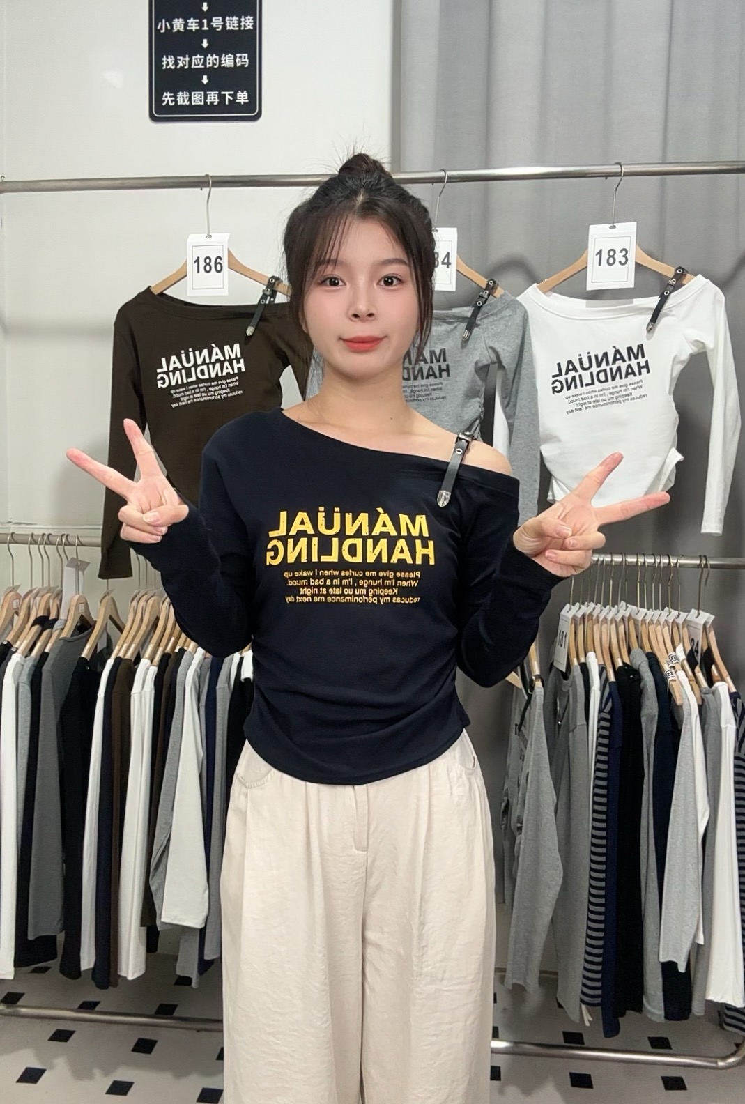 设计感字母印花长袖T恤女秋季小众美式辣妹修身打底衫露肩上衣