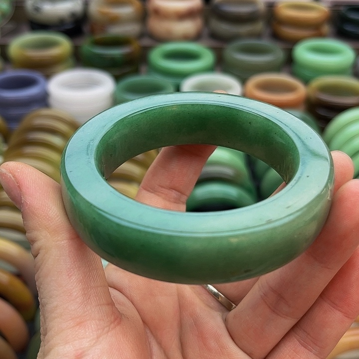 未镶嵌手镯（圆镯）石英质玉