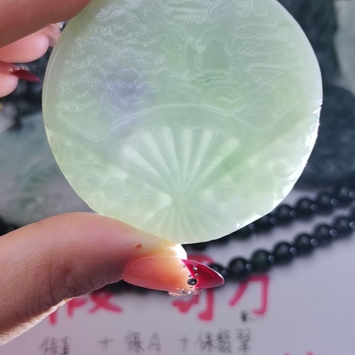 翡翠颈饰未镶嵌天然的A货翡翠