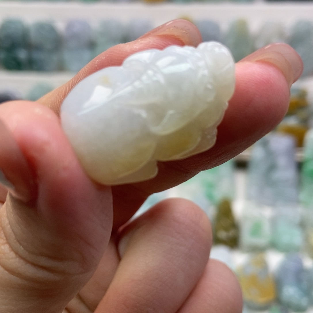 翡翠吊坠(赠链)未镶嵌