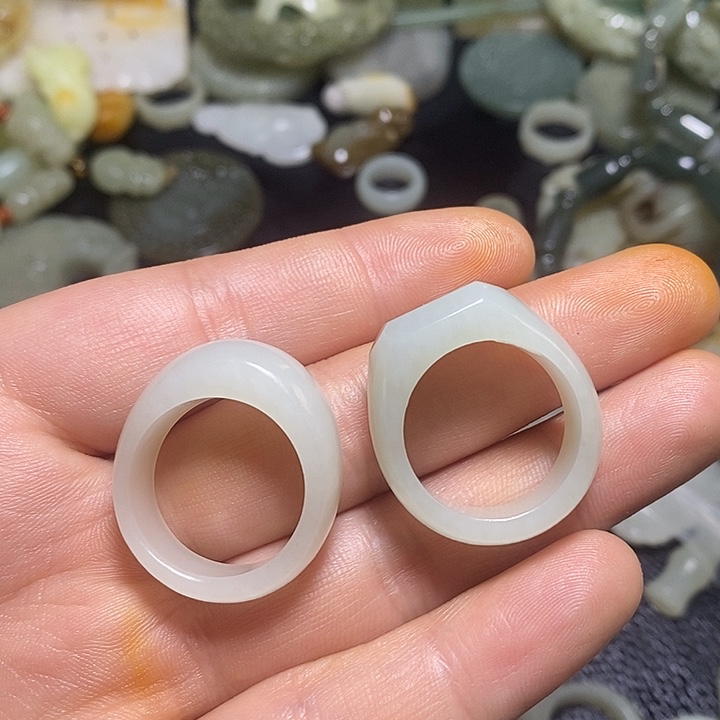 方****和田玉未镶嵌颈饰