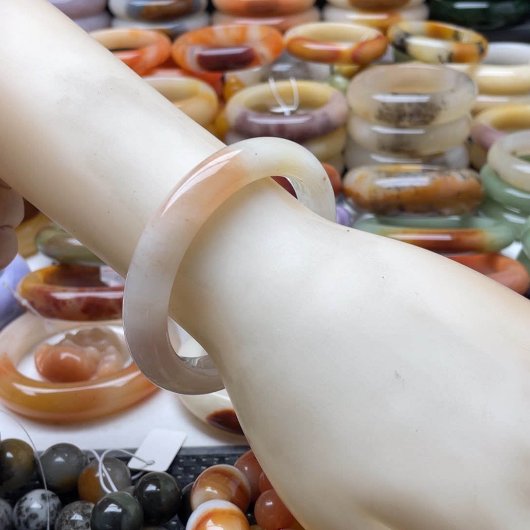 石英质玉手镯未镶嵌