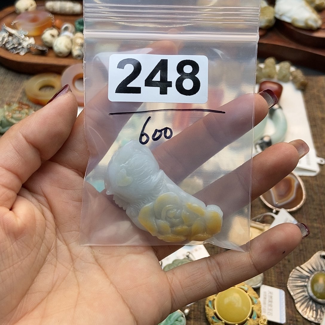 【闪购商品】翡翠颈饰未镶嵌莫*冯配件