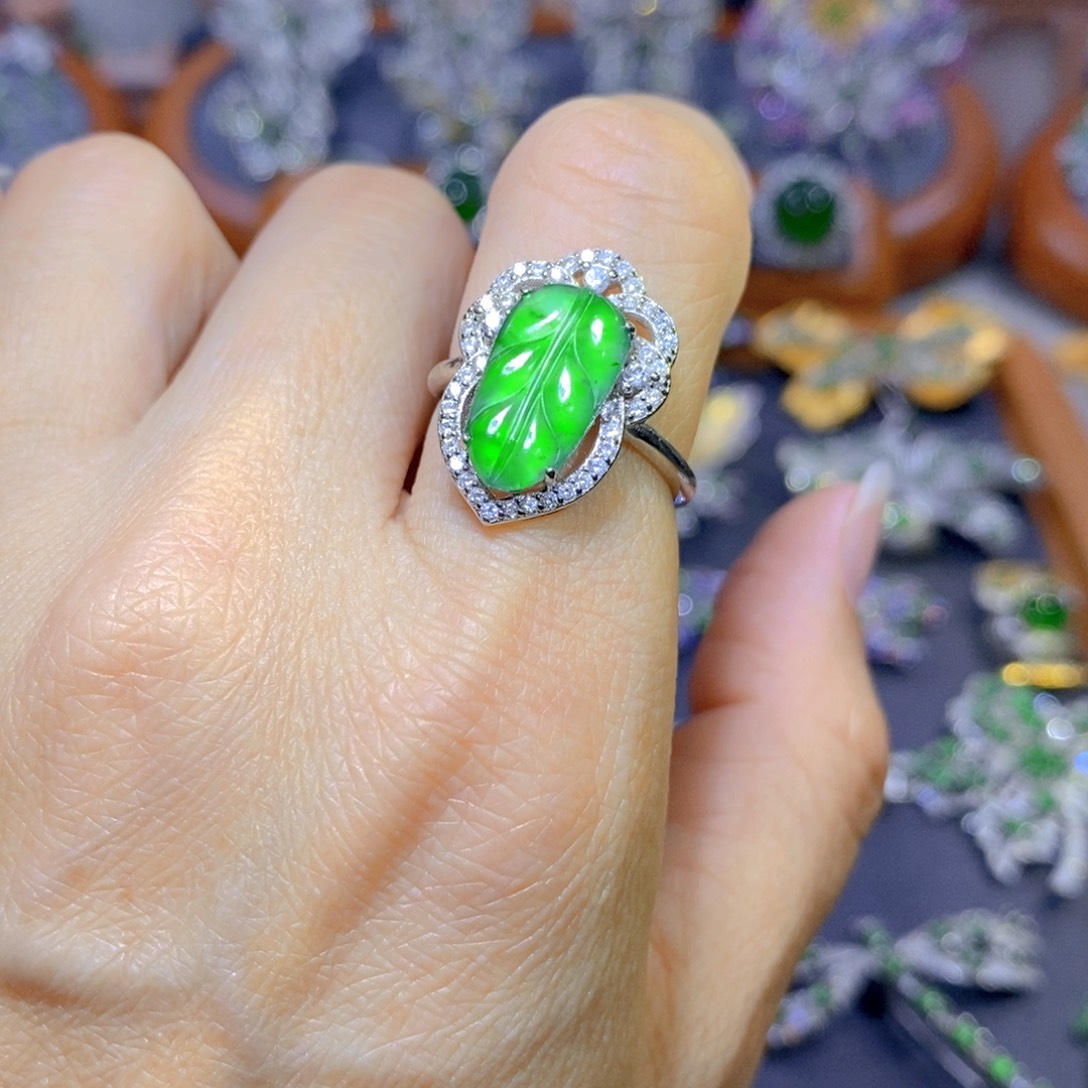 翡翠颈饰银S925镶嵌天然翡翠