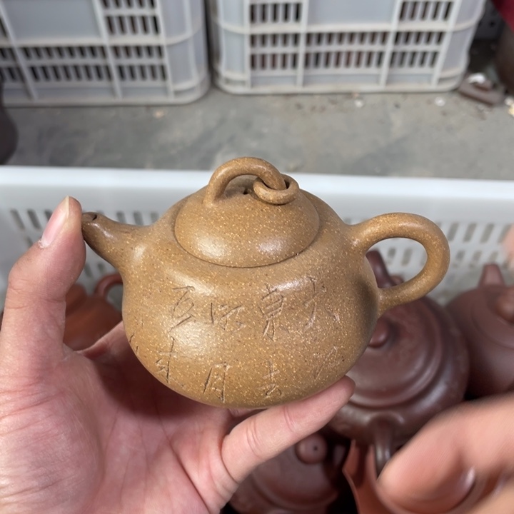 老厂紫砂壶一件。