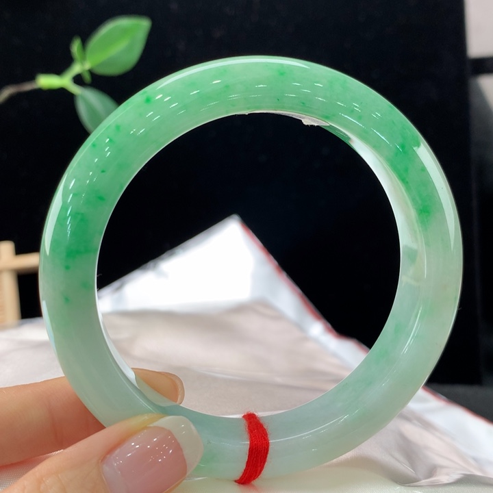 翡翠手镯未镶嵌111-0708