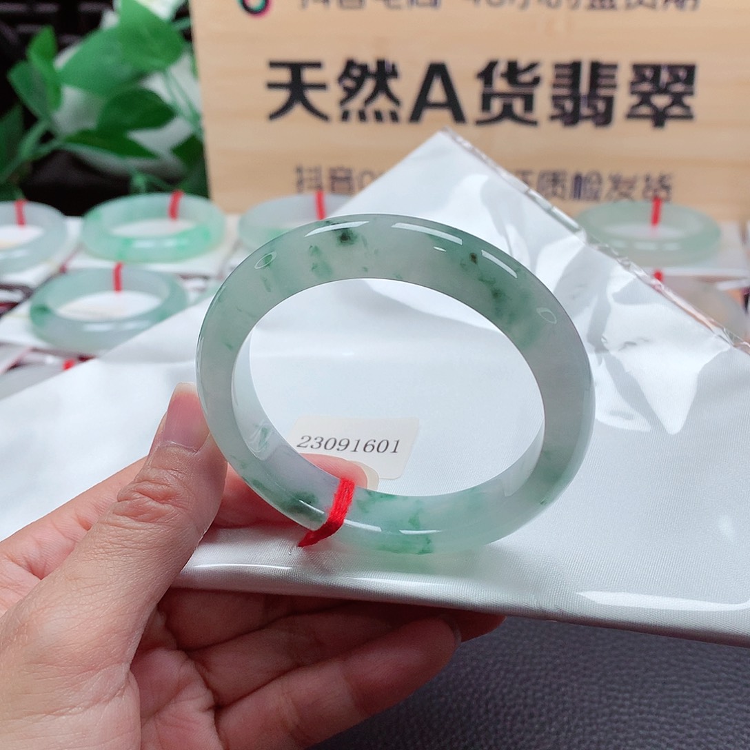翡翠手镯未镶嵌天然A货翡翠手镯