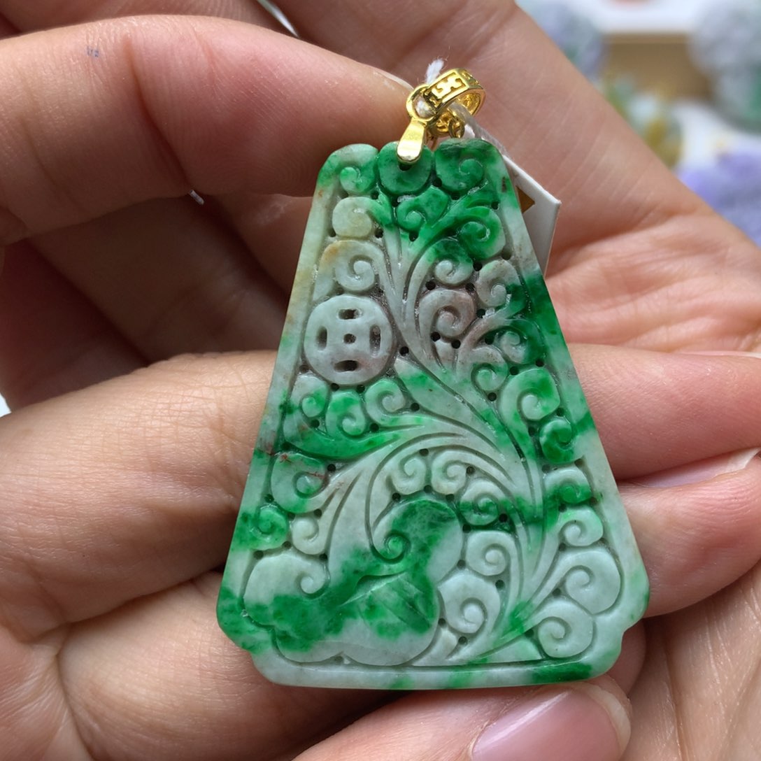 翡翠颈饰未镶嵌翡翠