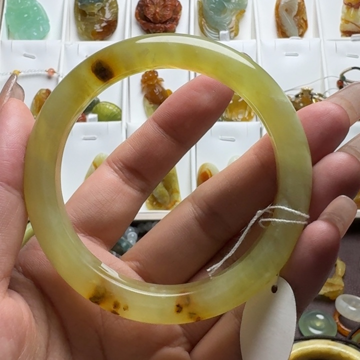 *****未镶嵌蛇纹石玉吊坠