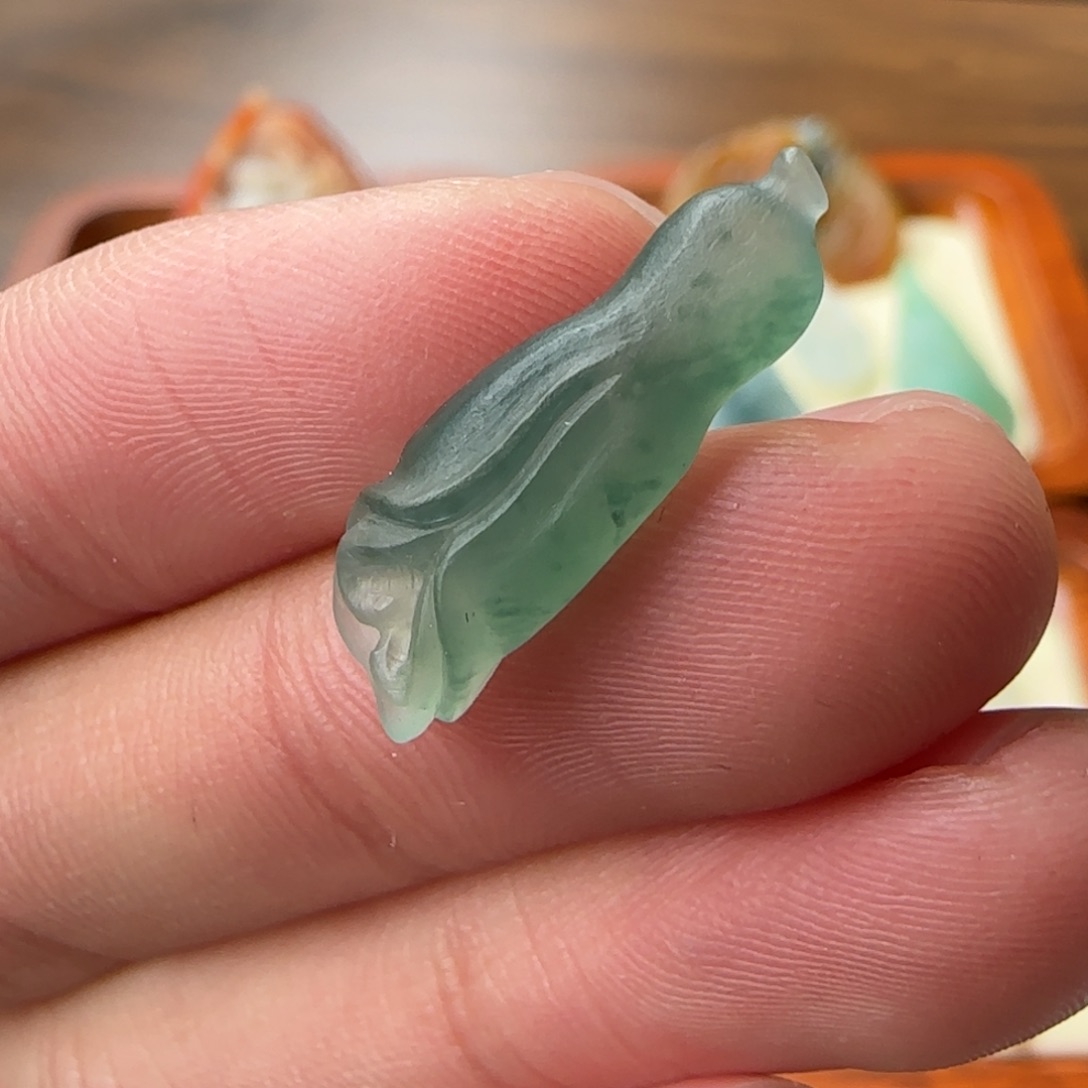 定制翡翠未镶嵌玉兰花