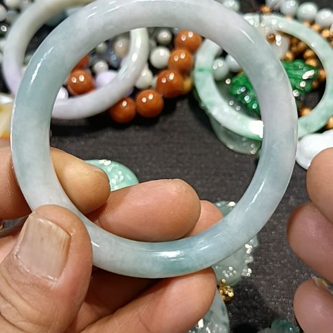 翡翠未镶嵌手镯天然A货翡翠手镯，有纹，