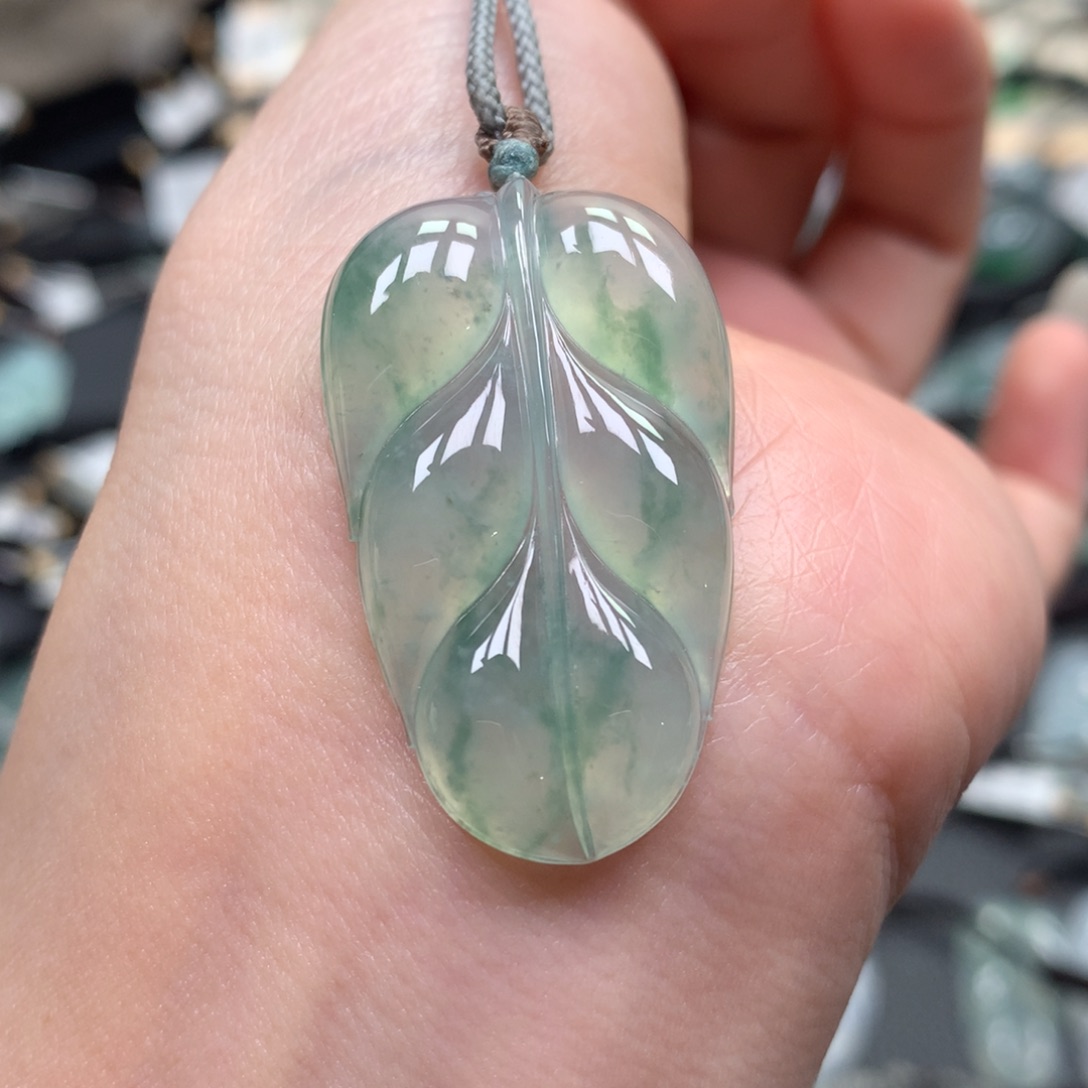 翡翠颈饰未镶嵌叶子