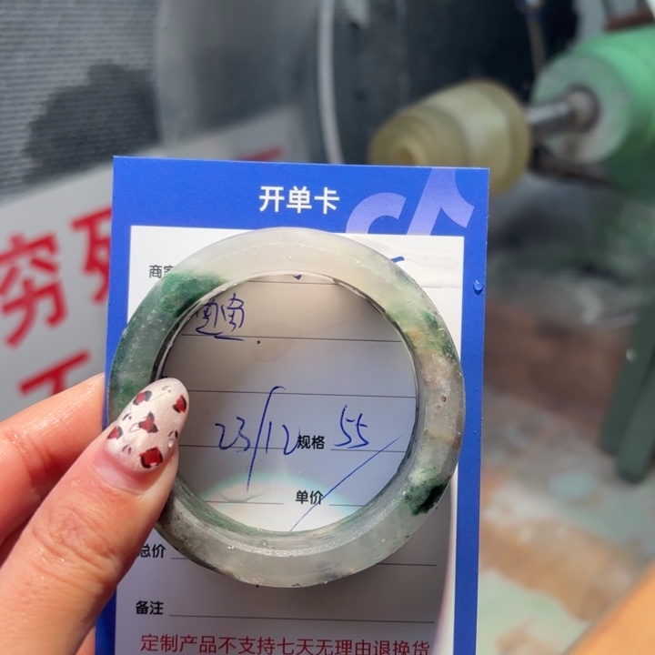 鱼***鱼石英质玉未镶嵌手镯