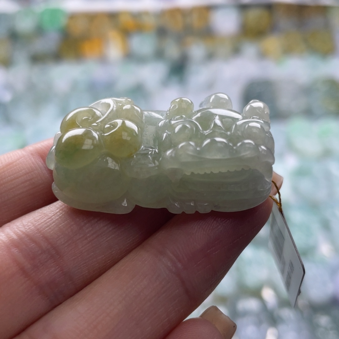 翡翠未镶嵌颈饰貔貅