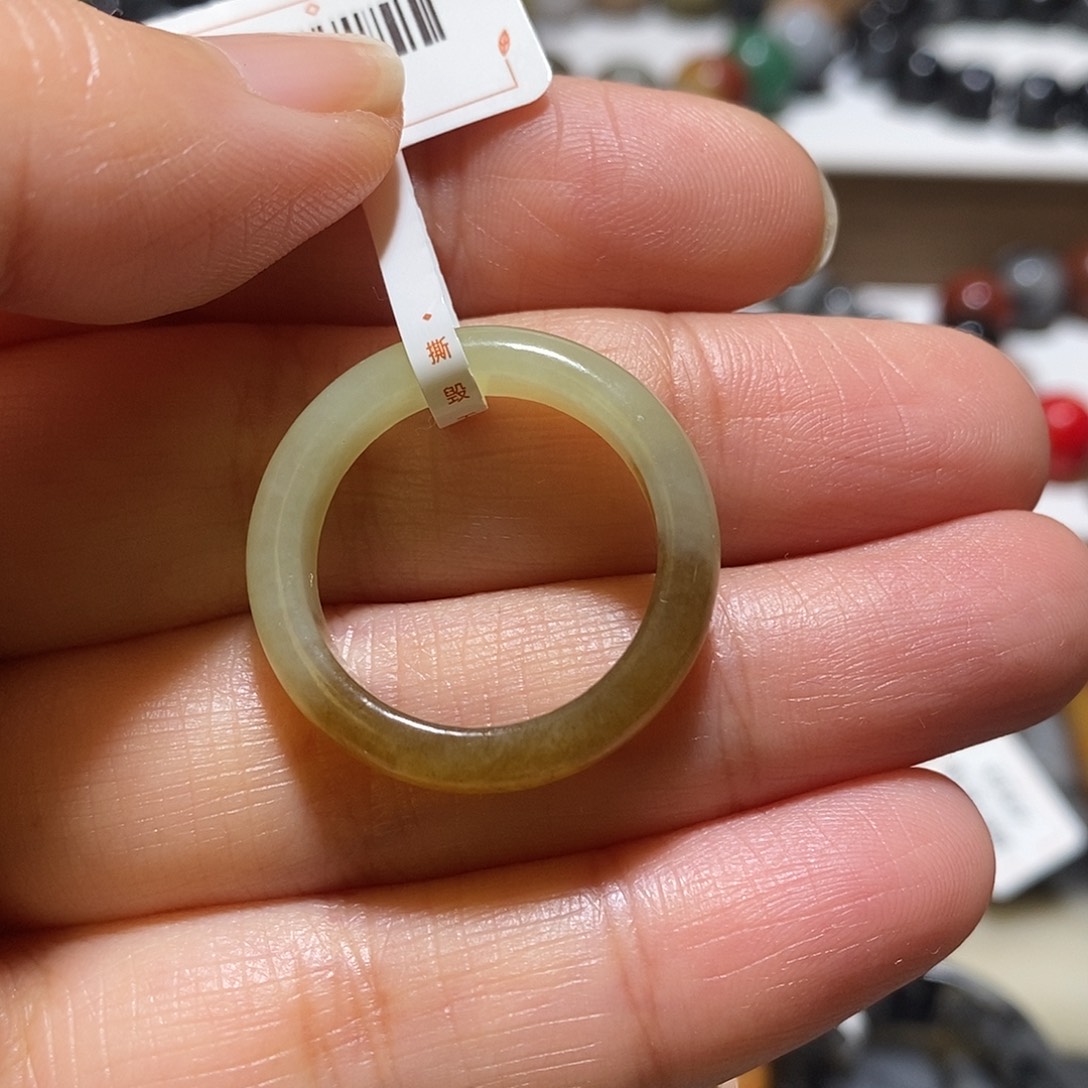 青***媚和田玉未镶嵌戒指