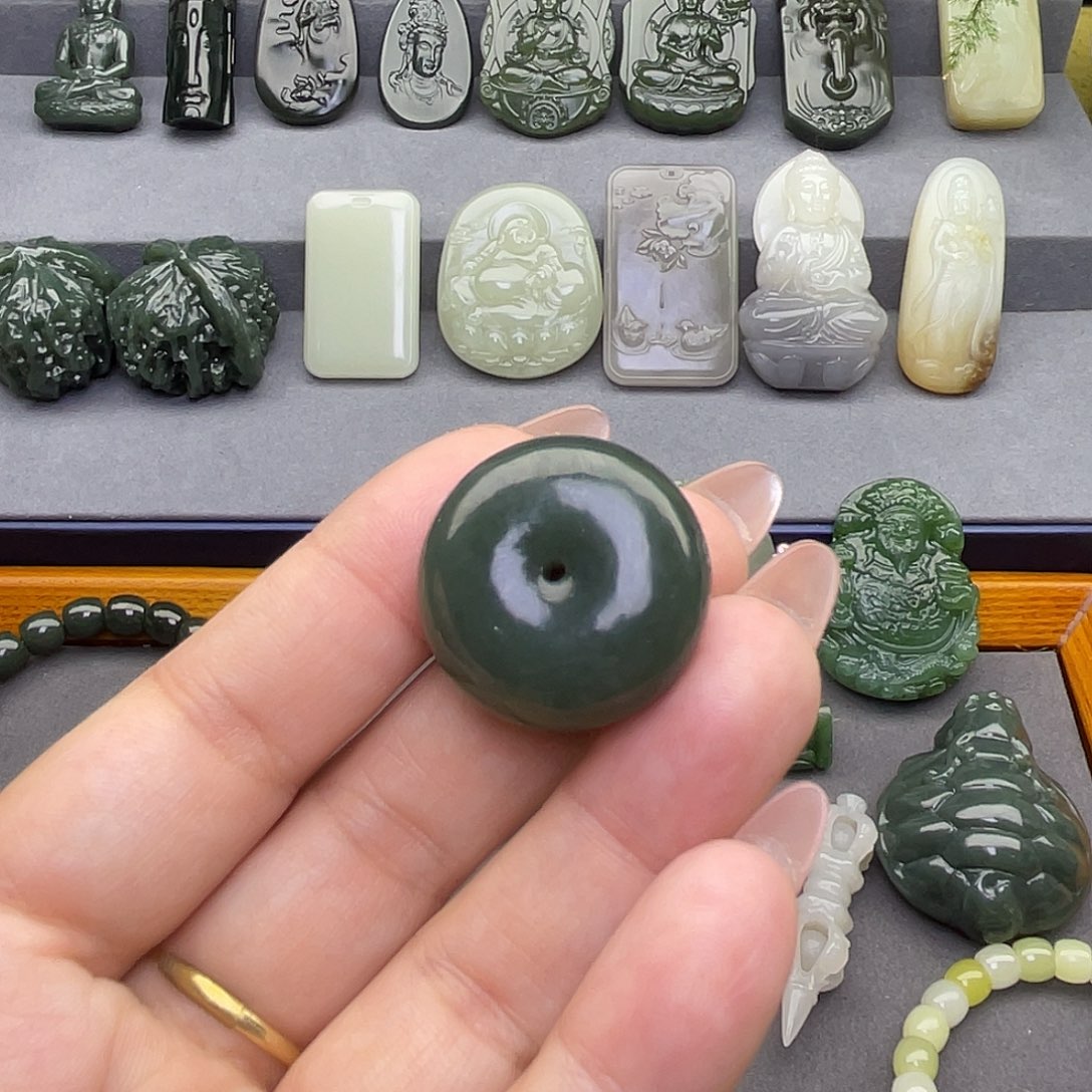 和田玉未镶嵌颈饰充