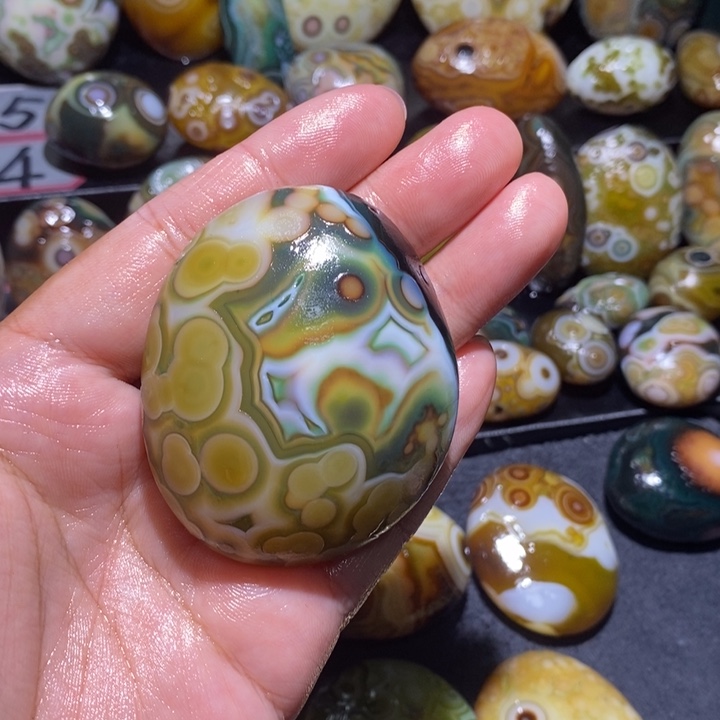 狗***彪玛瑙/玉髓未镶嵌珠宝奇石