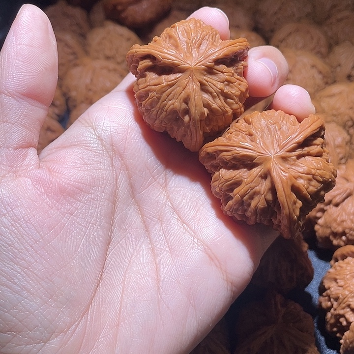 ༄***༅吊坠文玩核桃小妹三棱