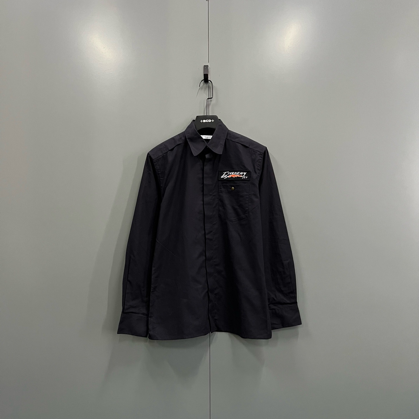 99新 Givenchy/纪梵希 (ll) 黑色刺绣小logo衬衫 39码/020759