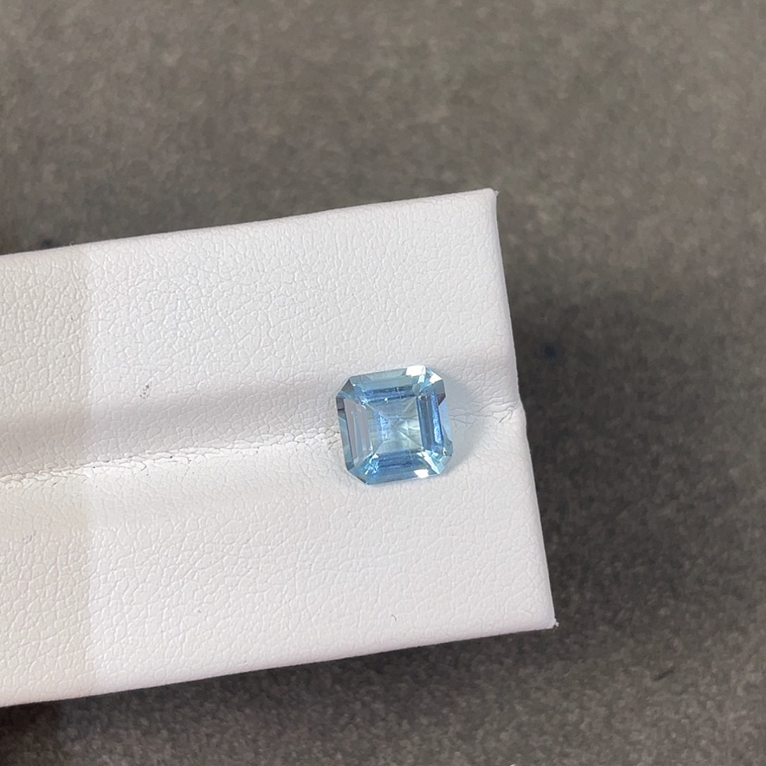 海蓝宝石裸石未镶嵌