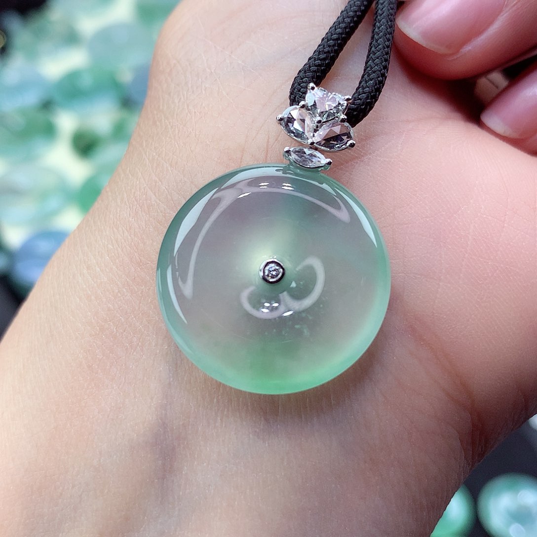 翡翠颈饰18K金镶嵌编号41尺寸22.9-5.4