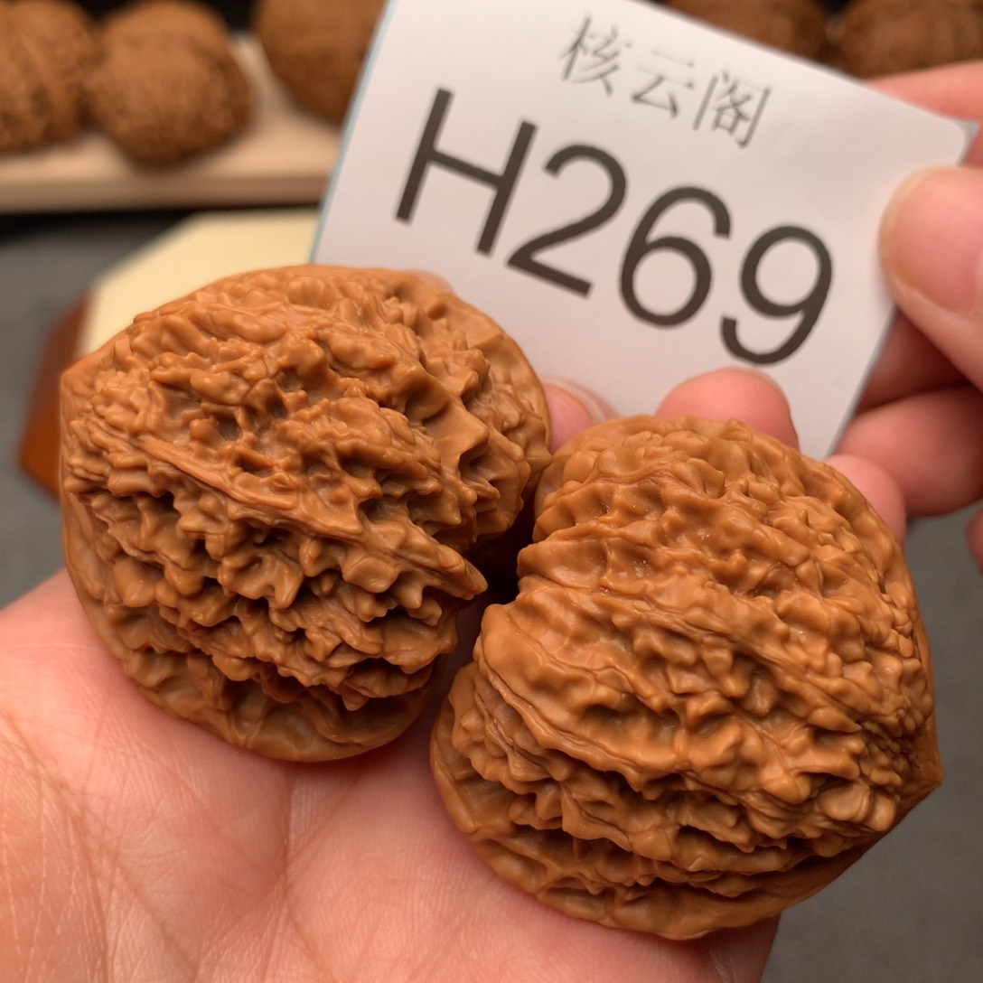 文玩核桃把件43.8满天星