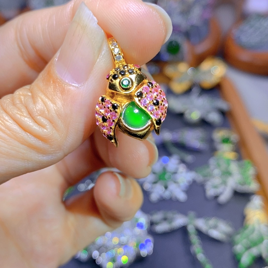 翡翠颈饰银S925镶嵌天然翡翠