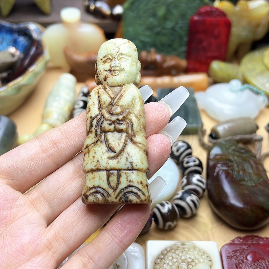 蛇纹石玉未镶嵌颈饰