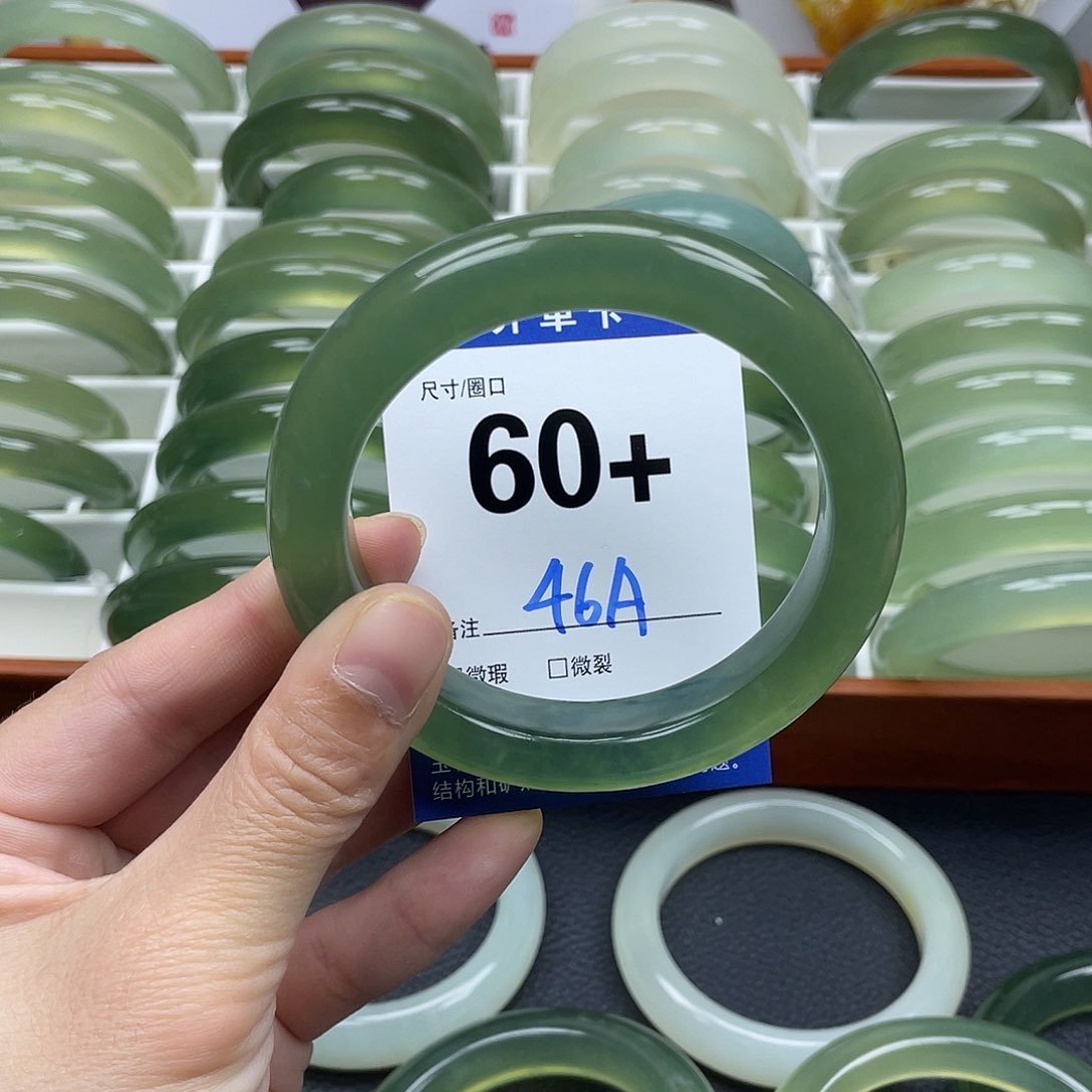 石英质玉手镯未镶嵌