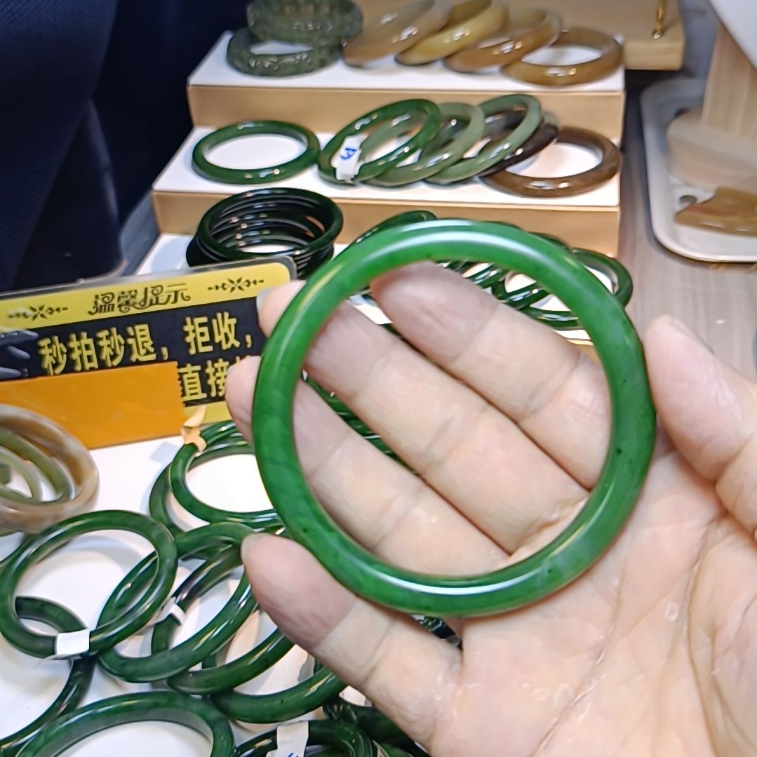 朵***拉和田玉（糖玉）未镶嵌手镯