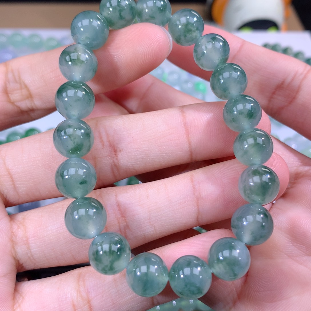 翡翠手链未镶嵌翡翠