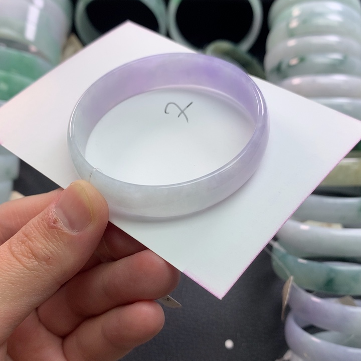 翡翠未镶嵌手镯公主