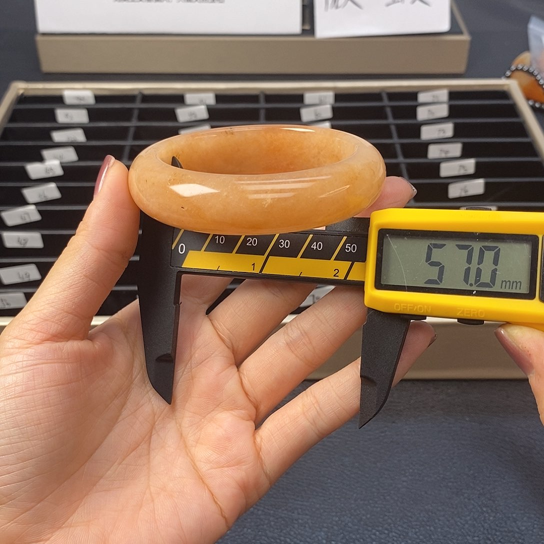 未镶嵌石英质玉（黄龙玉）手镯41号茄子山金沙老油红如血黄龙