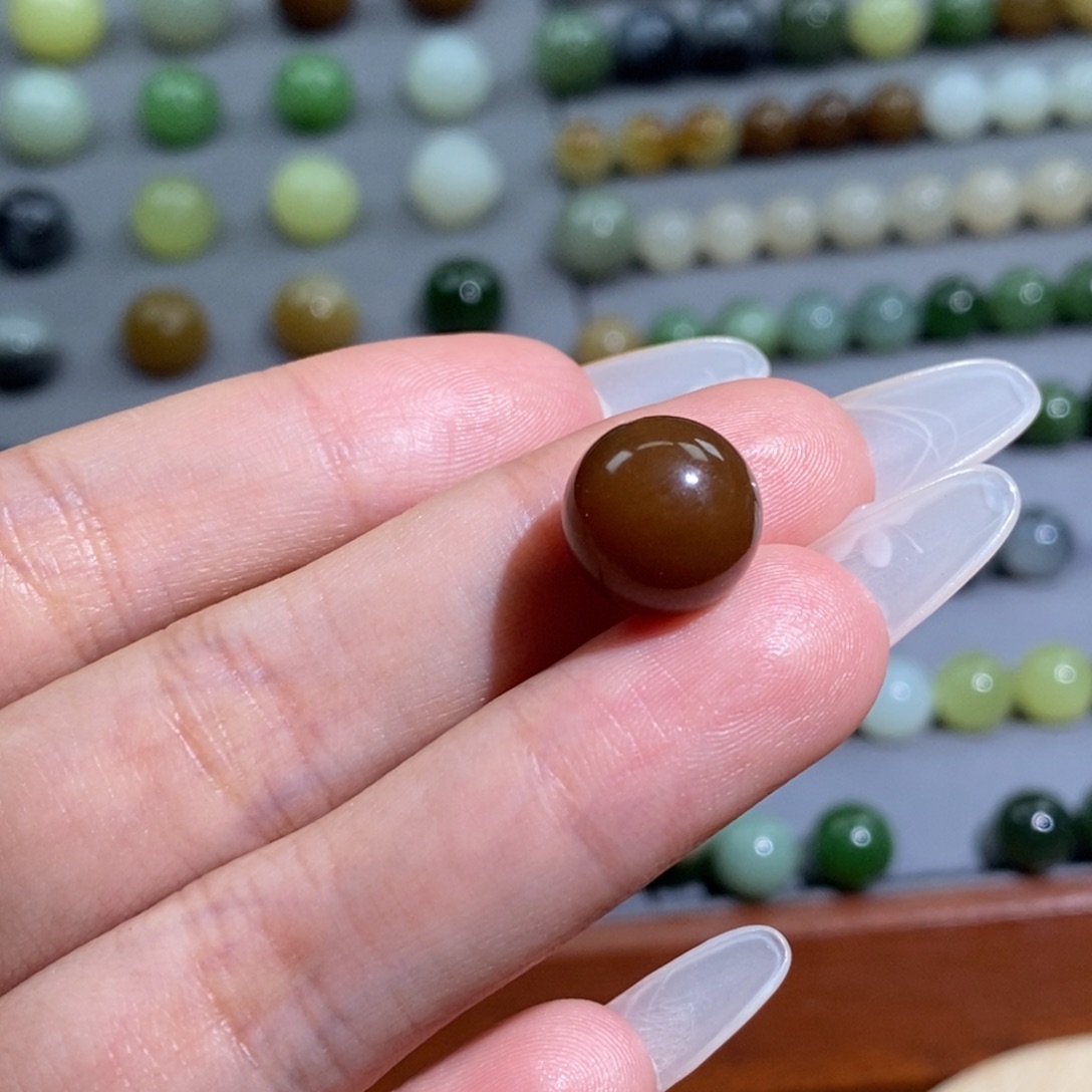 阳****和田玉未镶嵌颈饰