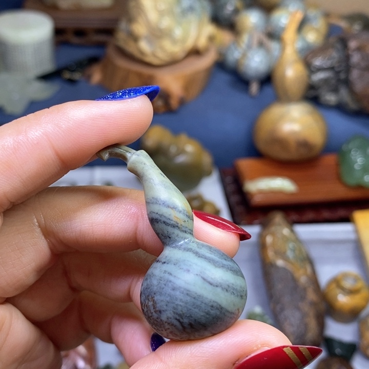 岫岩老玉（透闪石质玉）吊坠未镶嵌