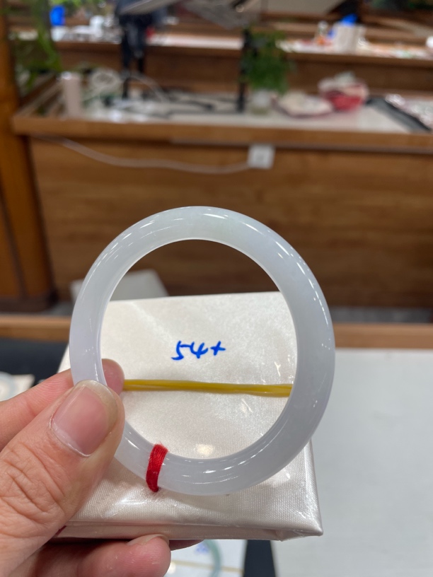 翡翠手镯未镶嵌翡翠