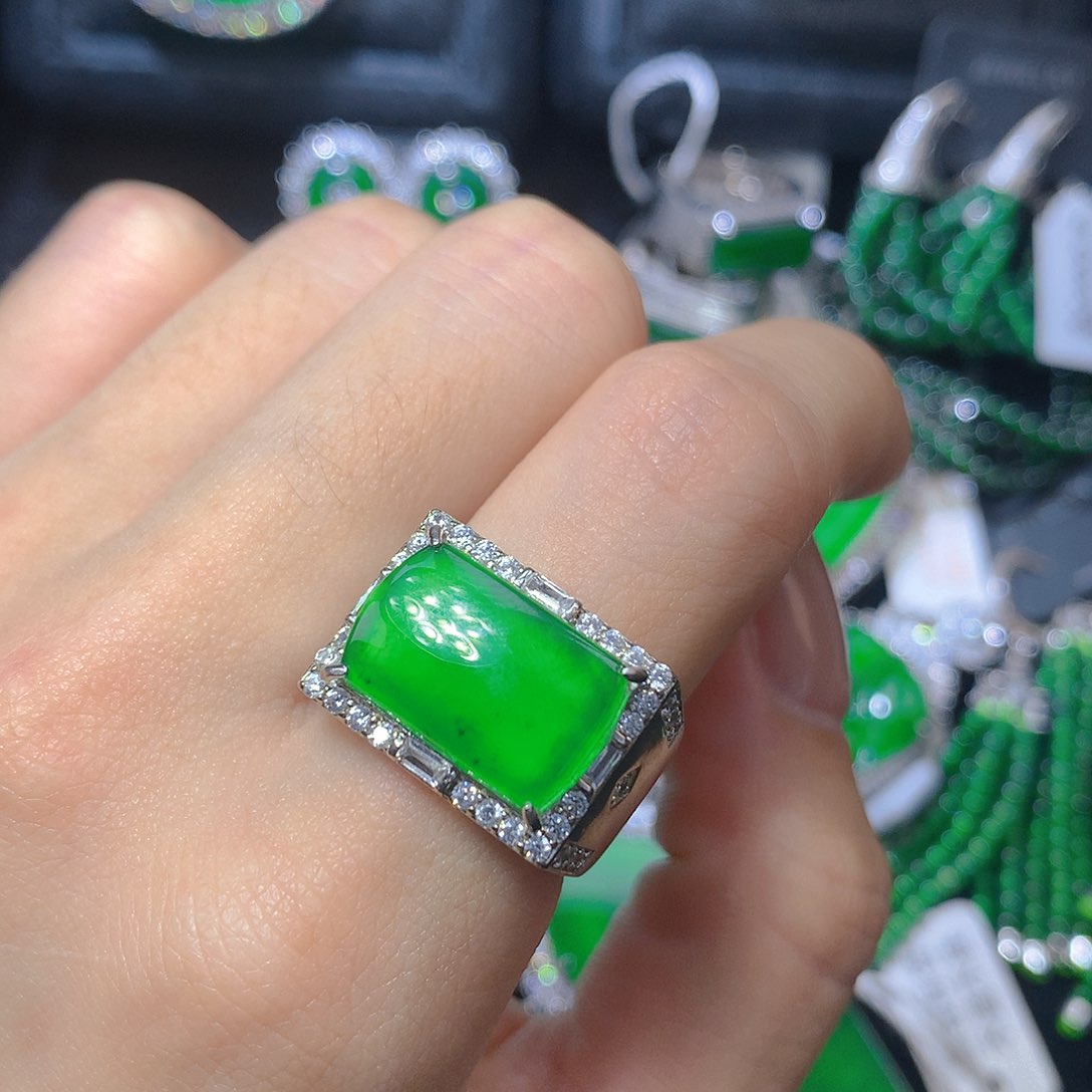 翡翠颈饰银S925镶嵌翡翠