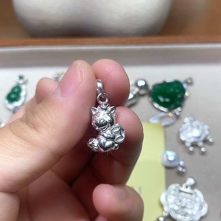 张***坠链均925银锆石马