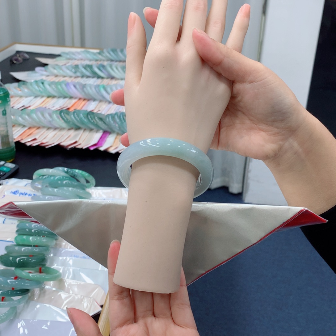 翡翠未镶嵌手镯48小时