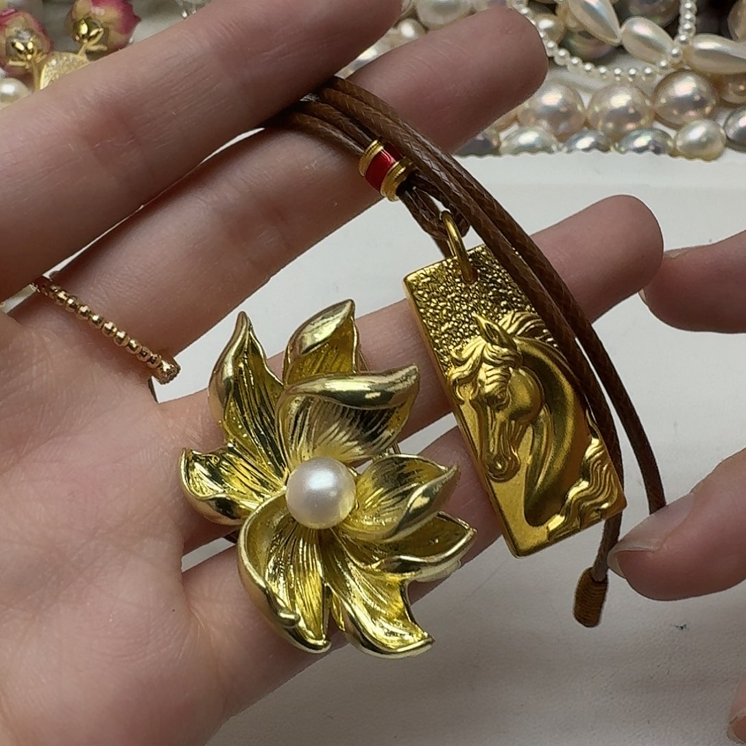 淡水珍珠足金镶嵌颈饰