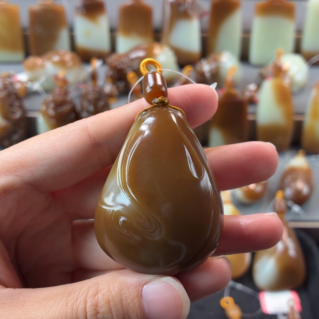 和田玉未镶嵌颈饰