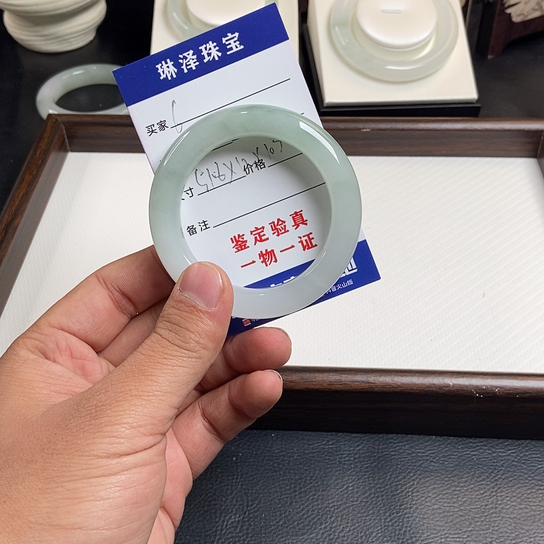 暮***闪石英质玉未镶嵌手镯6